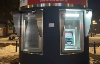 Artikelbild zu Faßberg – Neuer SB-Pavillon der Sparkasse und Volksbank in Betrieb